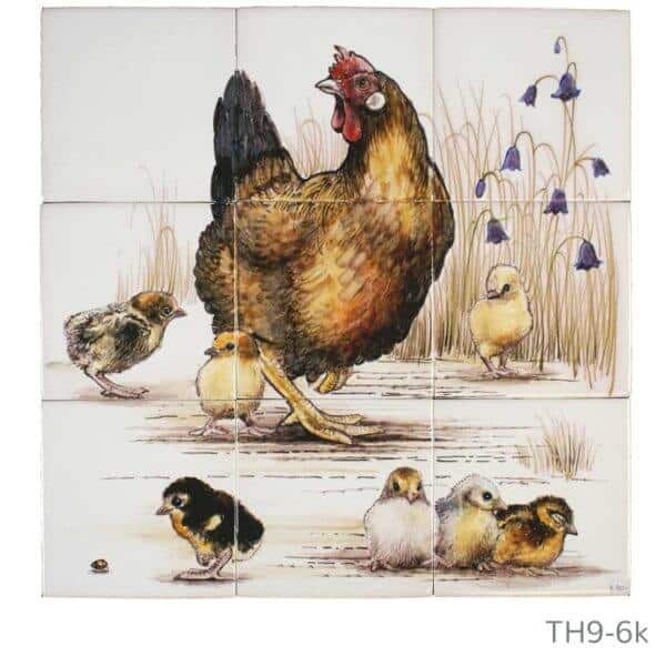 Beschilderd tableau van Friese witjes met illustratie van een kip kuikens en gras