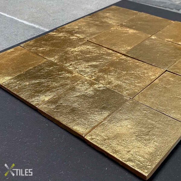 Detailfoto van de Marokkaanse zelliges goud