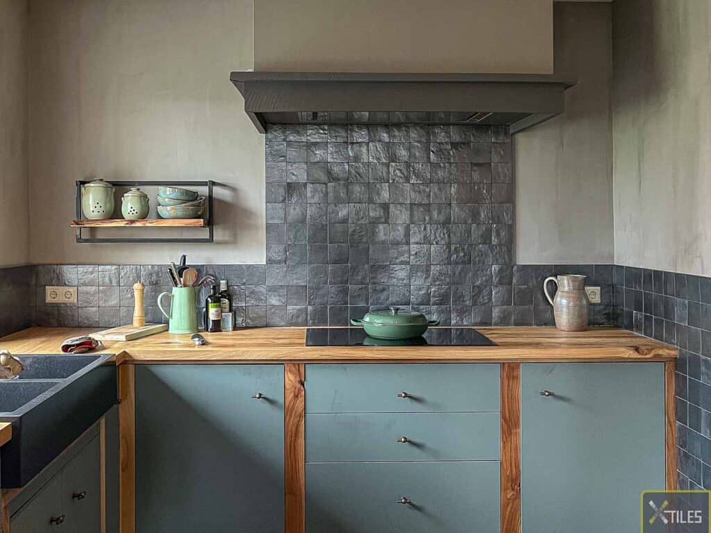 Realisatie Marokkaanse zelliges Metallic zwart | Project Leiderdorp
