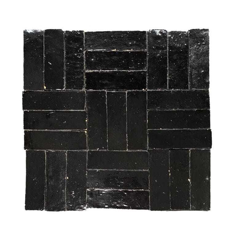 Bejmat tegels zwart in 3-om-3 patroon